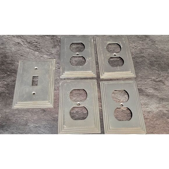 5 Pieces Amertrac Flush Device Cover Plates 84 D Made in China Wall Plug Light - Picture 1 of 1